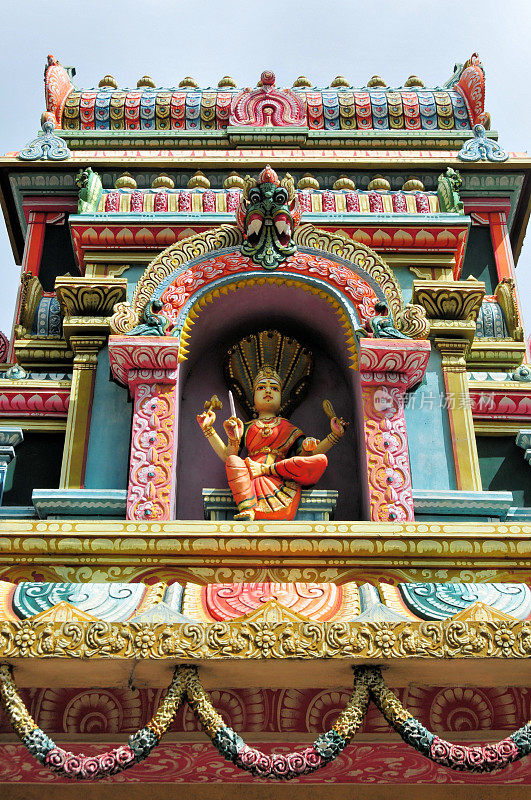 Senneville Mariammen Kovil -印度教寺庙- gopuram细节，riviires -des- anguilles，毛里求斯